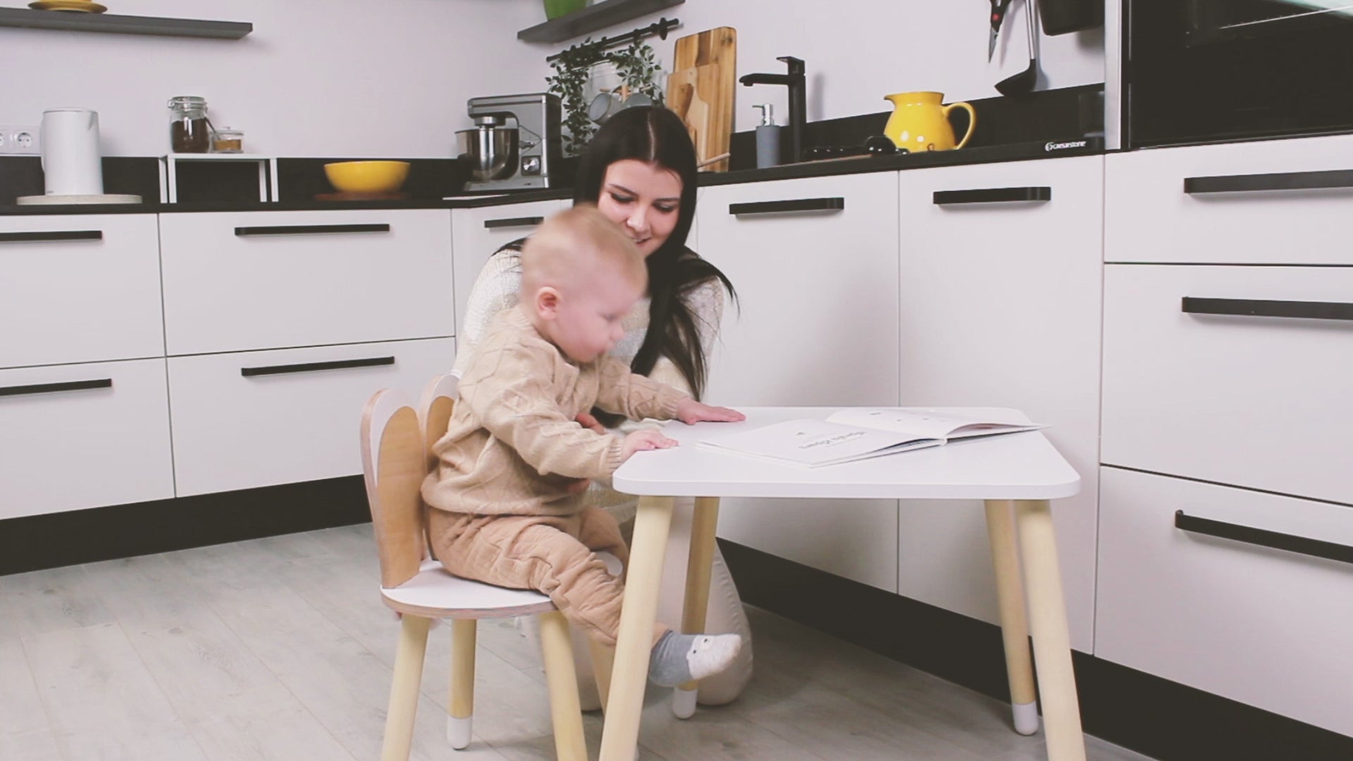 Toddler table bunny